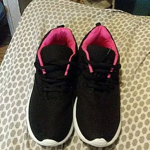 Action flex sneakers